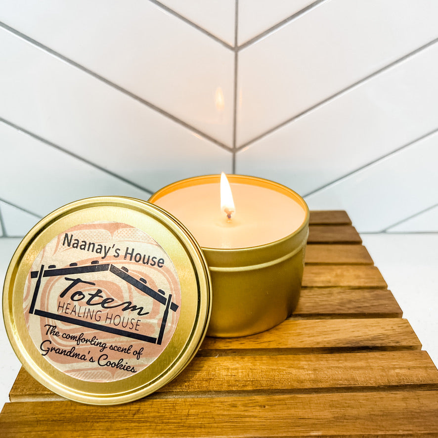 Gold candle tin, 8oz candle. smells like Grandma's cookies